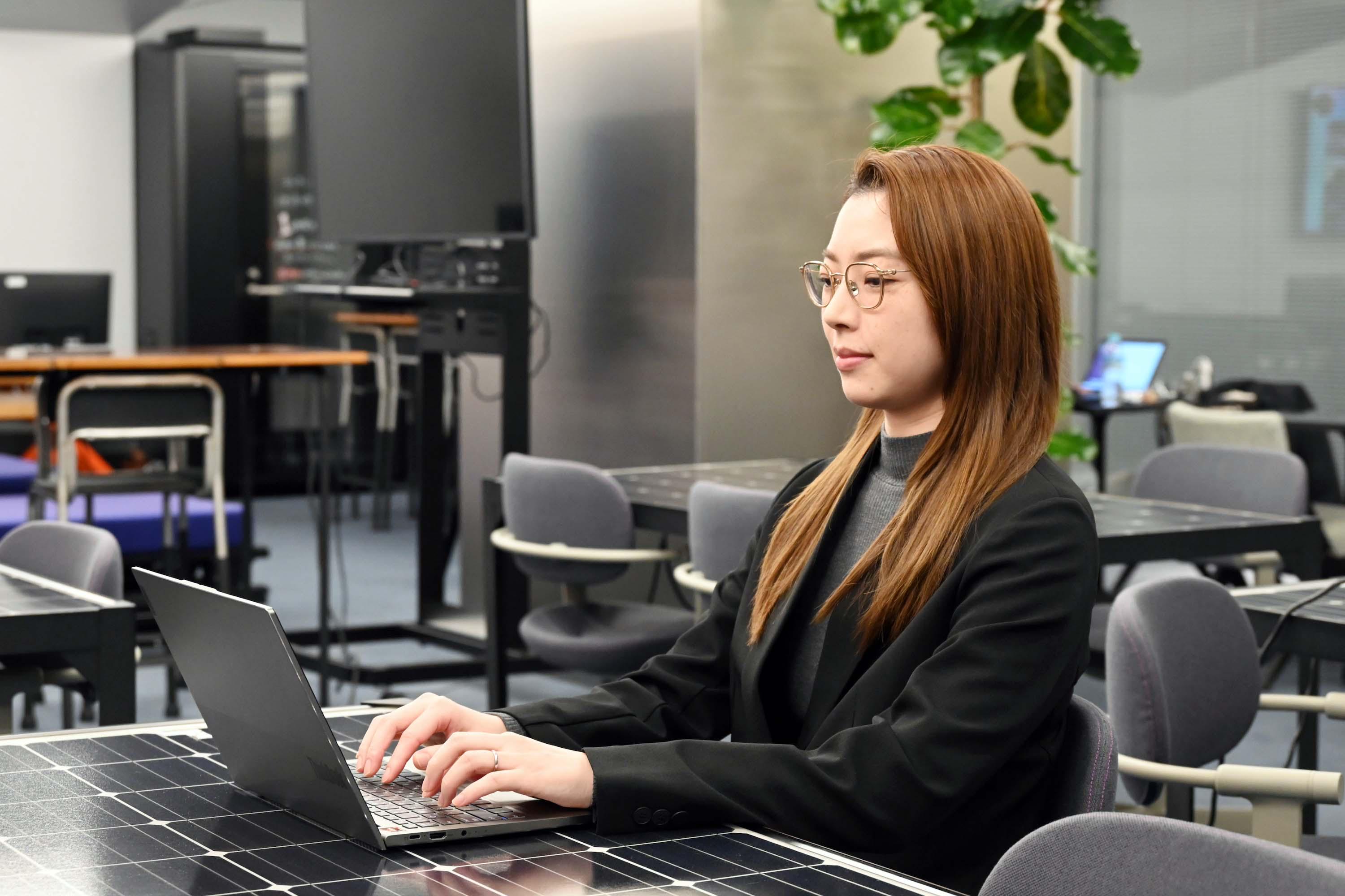 リモート体制を活用したコンサルティングスタイルにより、ミドルマーケット企業でも手の届くリーズナブルな料金に抑えている点は特徴的。