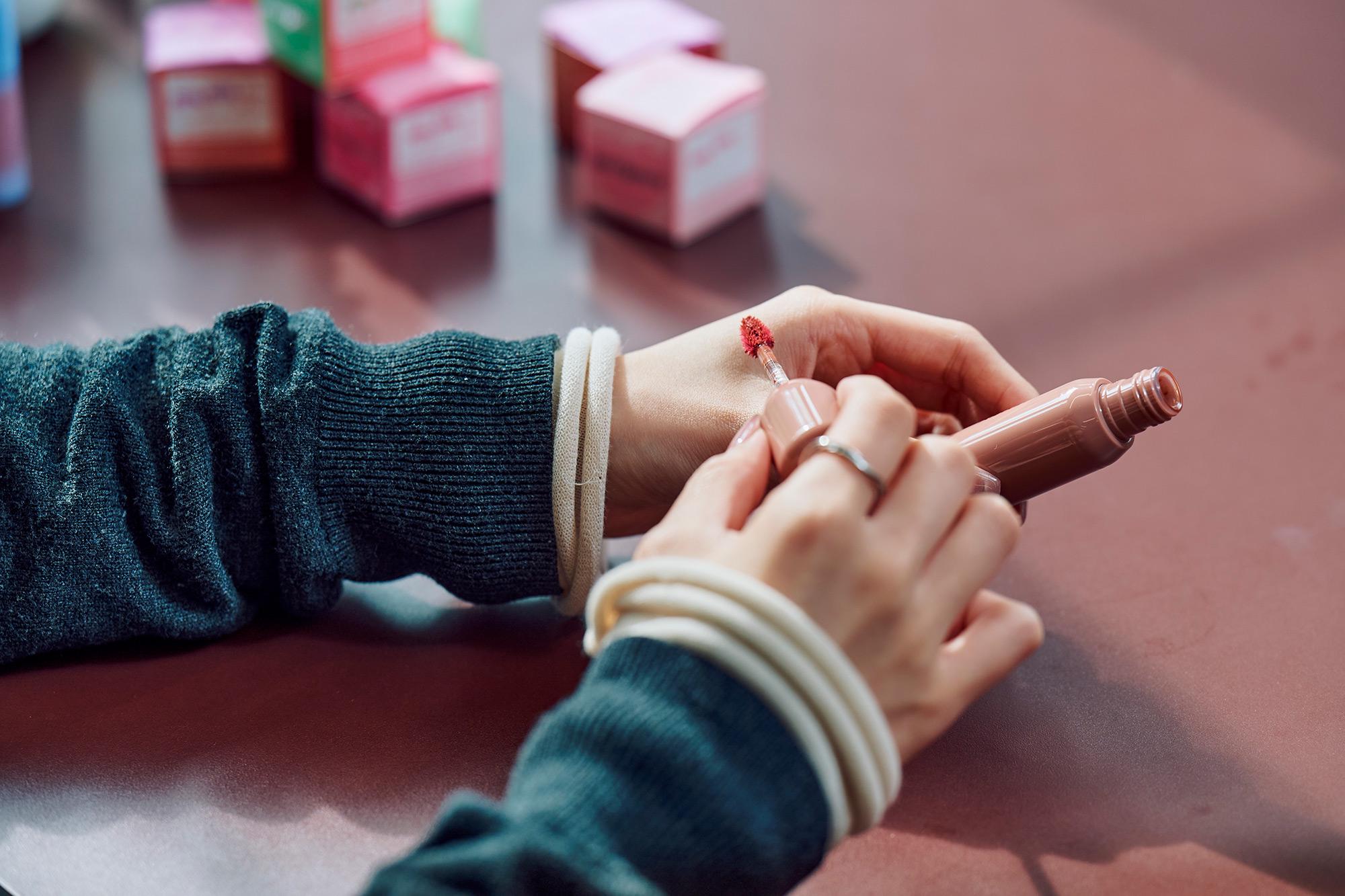 事業内容：美容マーケティング事業