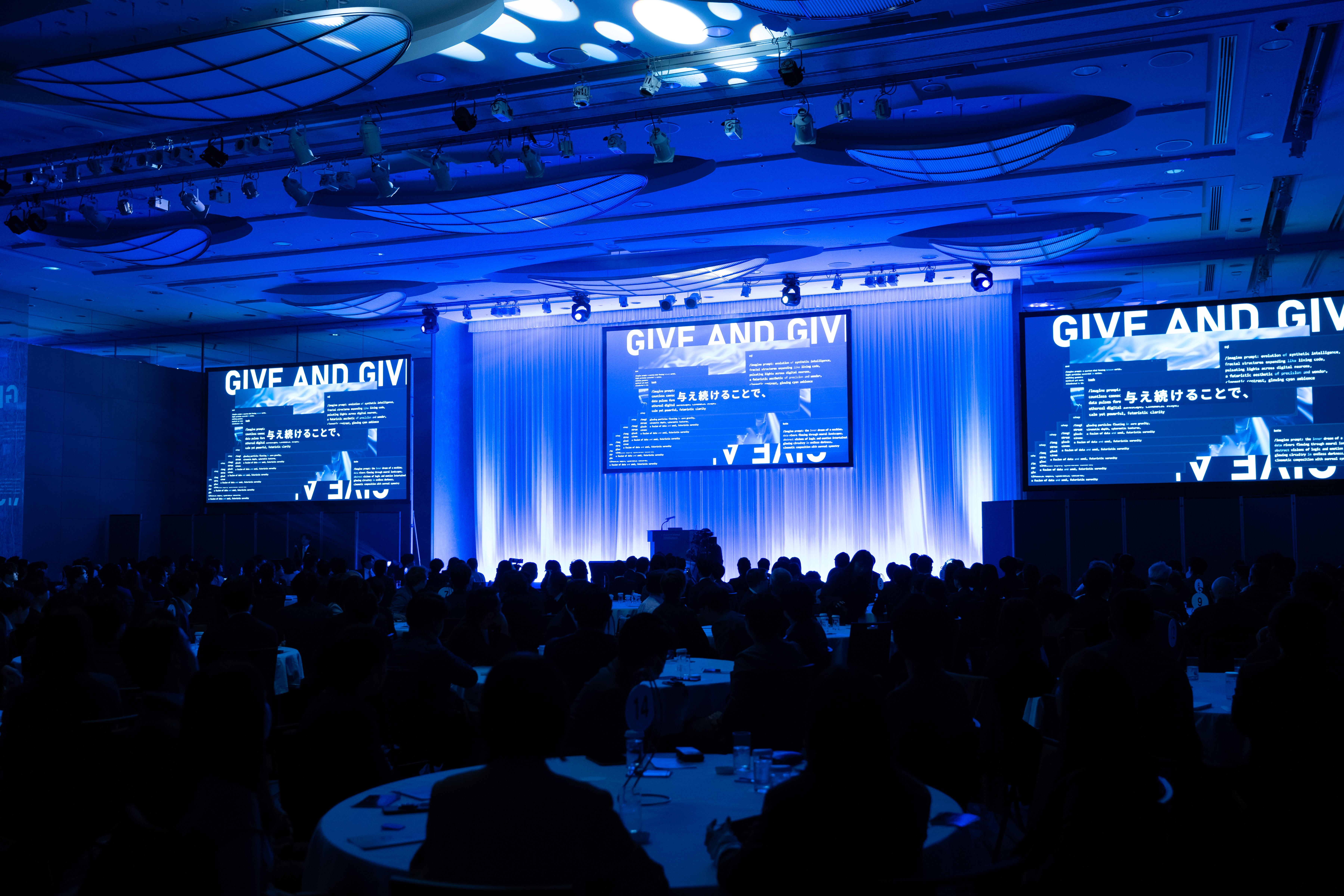 Give＆Give
ギブリーでは創業当初から、人のあり方として自分が受け取る以上に、常に他人に与え続ける姿勢や精神を、最も大切なDNAとして“Give&Give”と呼んでいます。
打算なしで与え続けられる人こそが信望（信頼と人望）を得て、真に価値を顧客（お客様、ユーザーの皆様）や社会へ提供できる、と考えています。