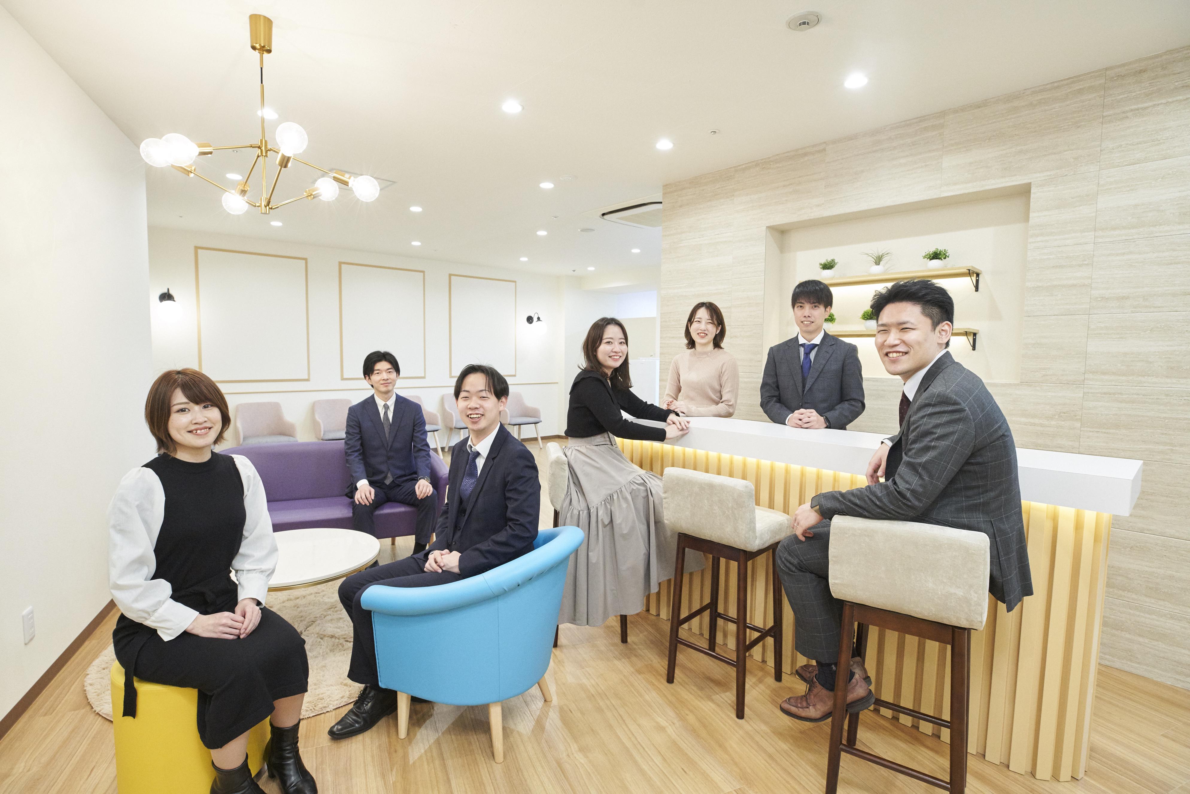 AIdea Holdingsグループ4社の連携体制。エンジニア人材紹介・M&A支援・DXソリューションの3つの専門領域がつながることで、エンジニアのキャリアを多方面からサポート。取引企業900社以上の基盤を活かし、スキル・志向に合ったプロジェクトを幅広く提案できる環境です。