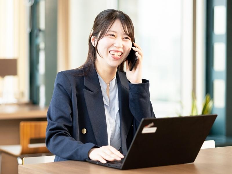 採用では、学歴やキャリアよりも実行力を重視。今と向き合い、仲間と切磋琢磨しながら、思い切り成長できる環境がある。