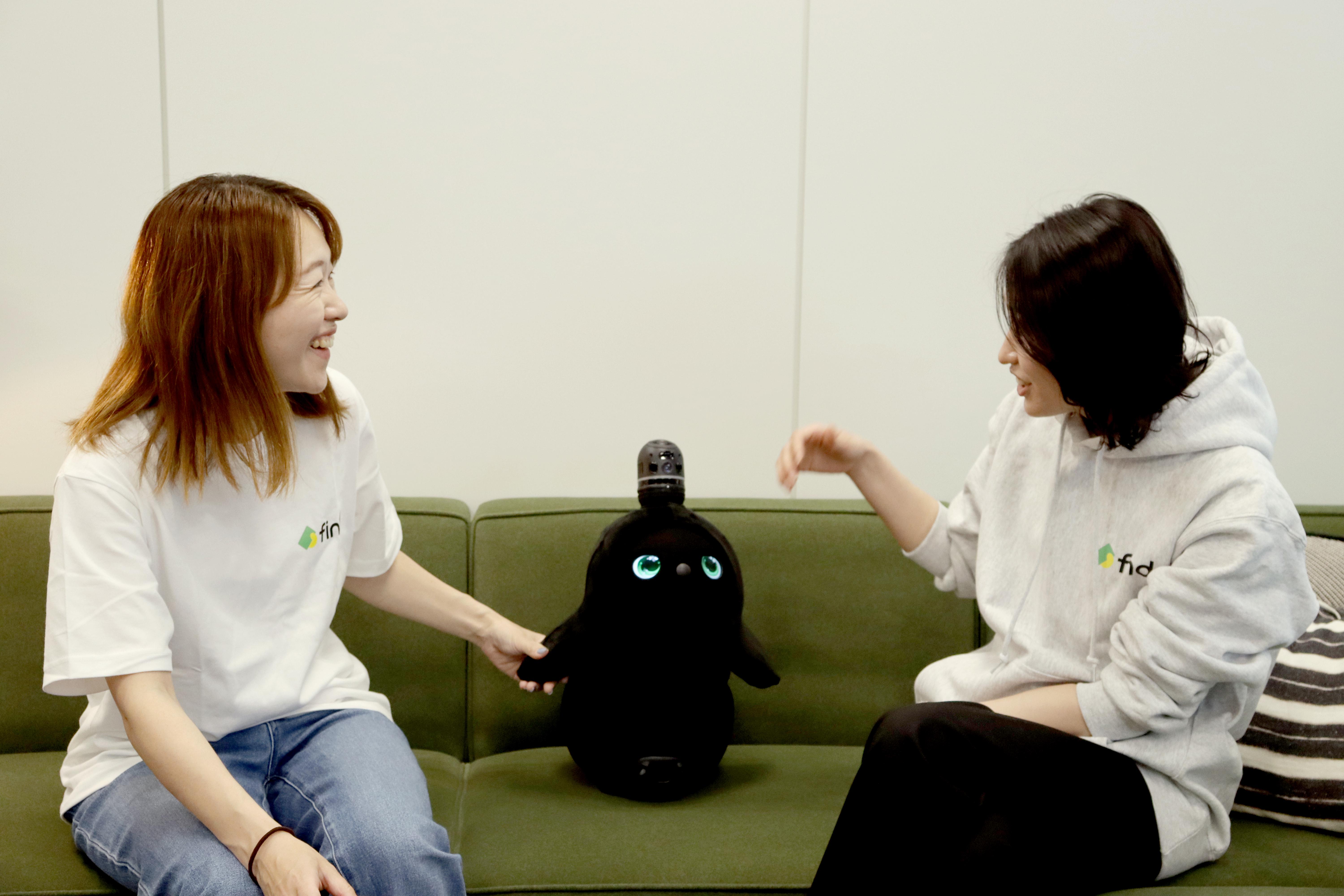 落とし物専用LINEを運営し、落とし物を探す人からの問い合わせにチャットで対応。