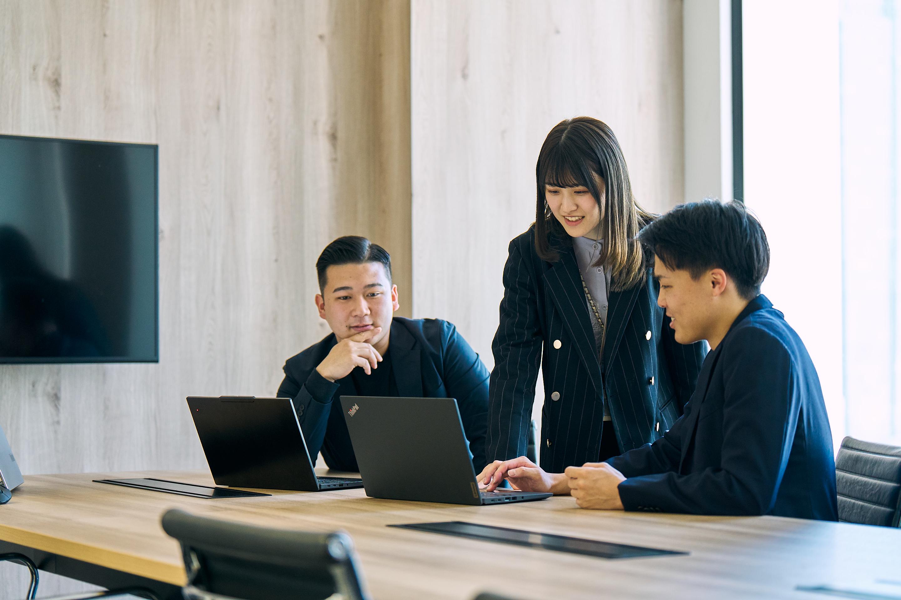 20代社員も多く、大手代理店出身者も多数在籍。