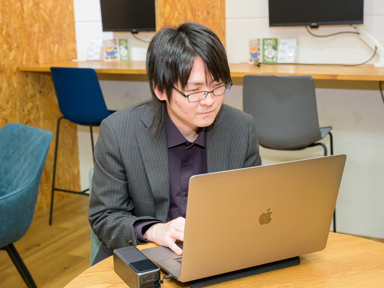 強みは、個社ごとの課題に即した提案力と、AIエージェントを活用した高速開発にある。