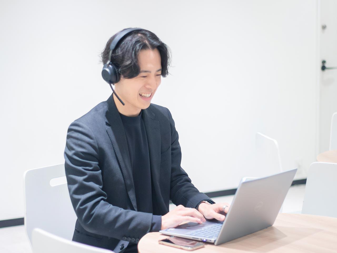 運営するキャリア支援コミュニティでは、学生が社会構造を学び、自己の能力を磨くための講座やコンテンツを豊富に提供。