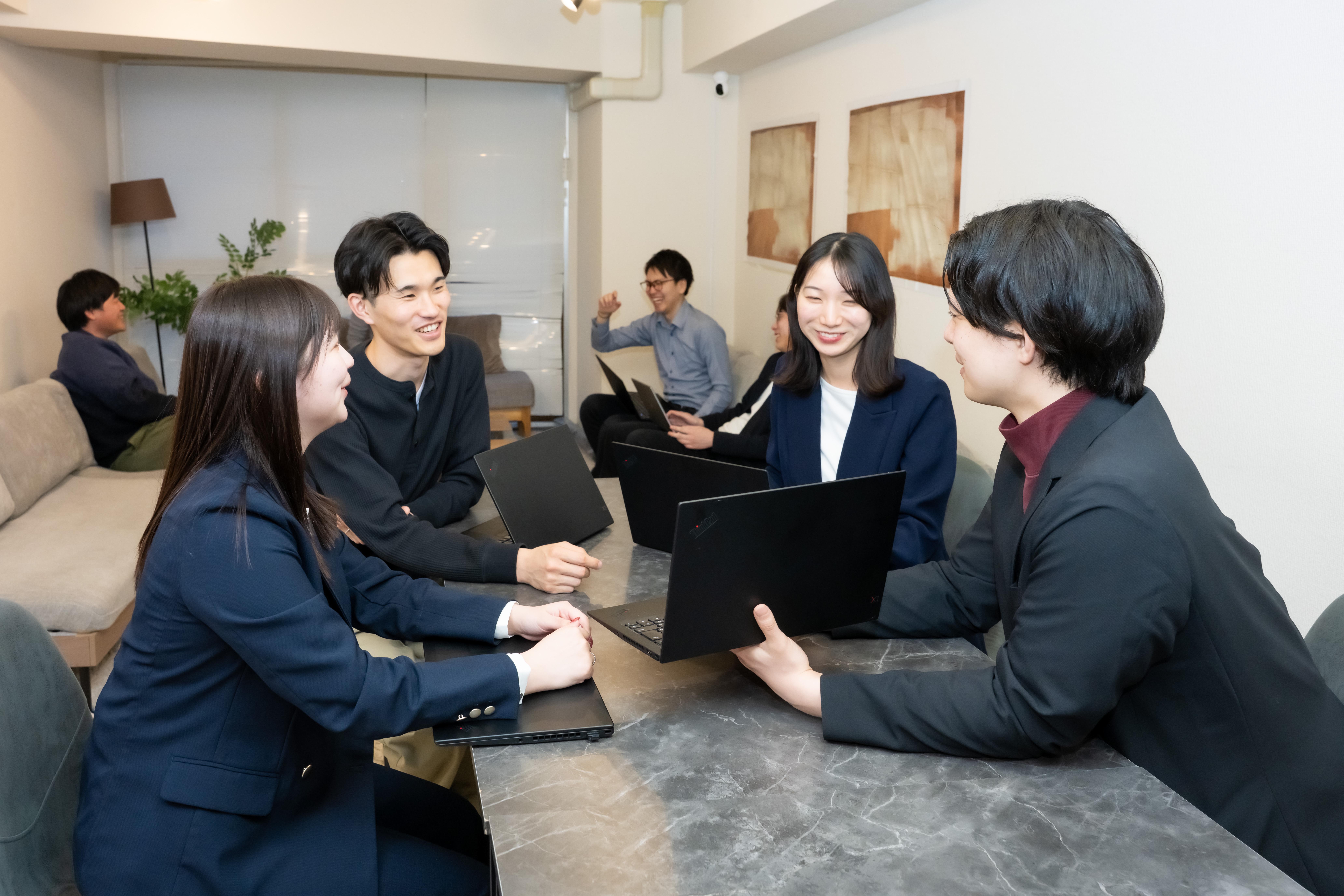 求職者一人ひとりのキャリアに真摯に向き合い、強引な転職支援を行わない誠実な姿勢が特徴で、口コミサイト等でも高評価を獲得している。