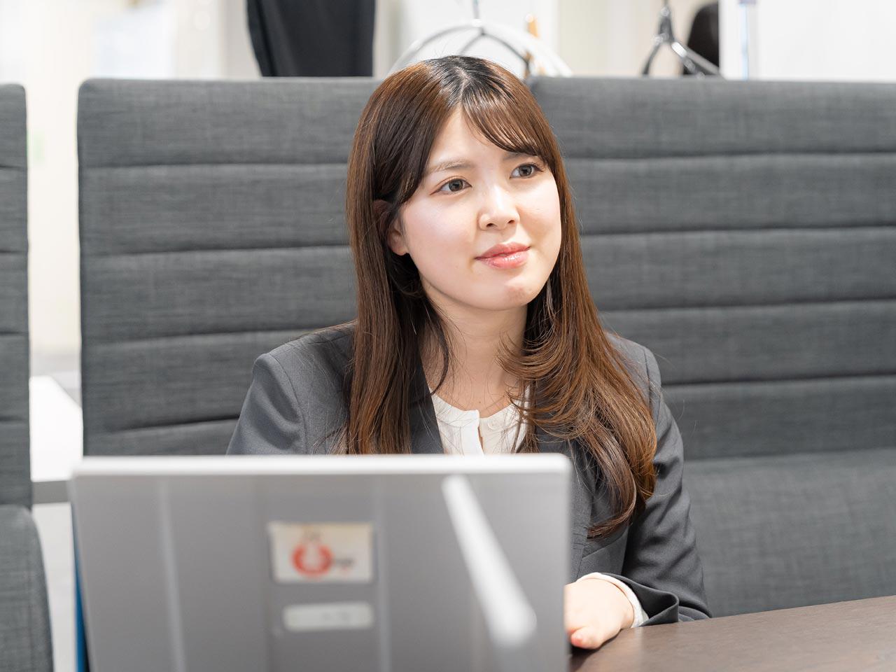 同社では、年齢、学歴、社歴は一切関係なく、フラットに裁量が与えられ、それぞれが伸び伸びと力を発揮している。