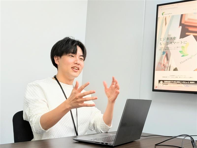 同社でエンジニアとして活躍する魅力は、お客様と直接やり取りをしながら自社サービスの開発に最上流から携われることだ。