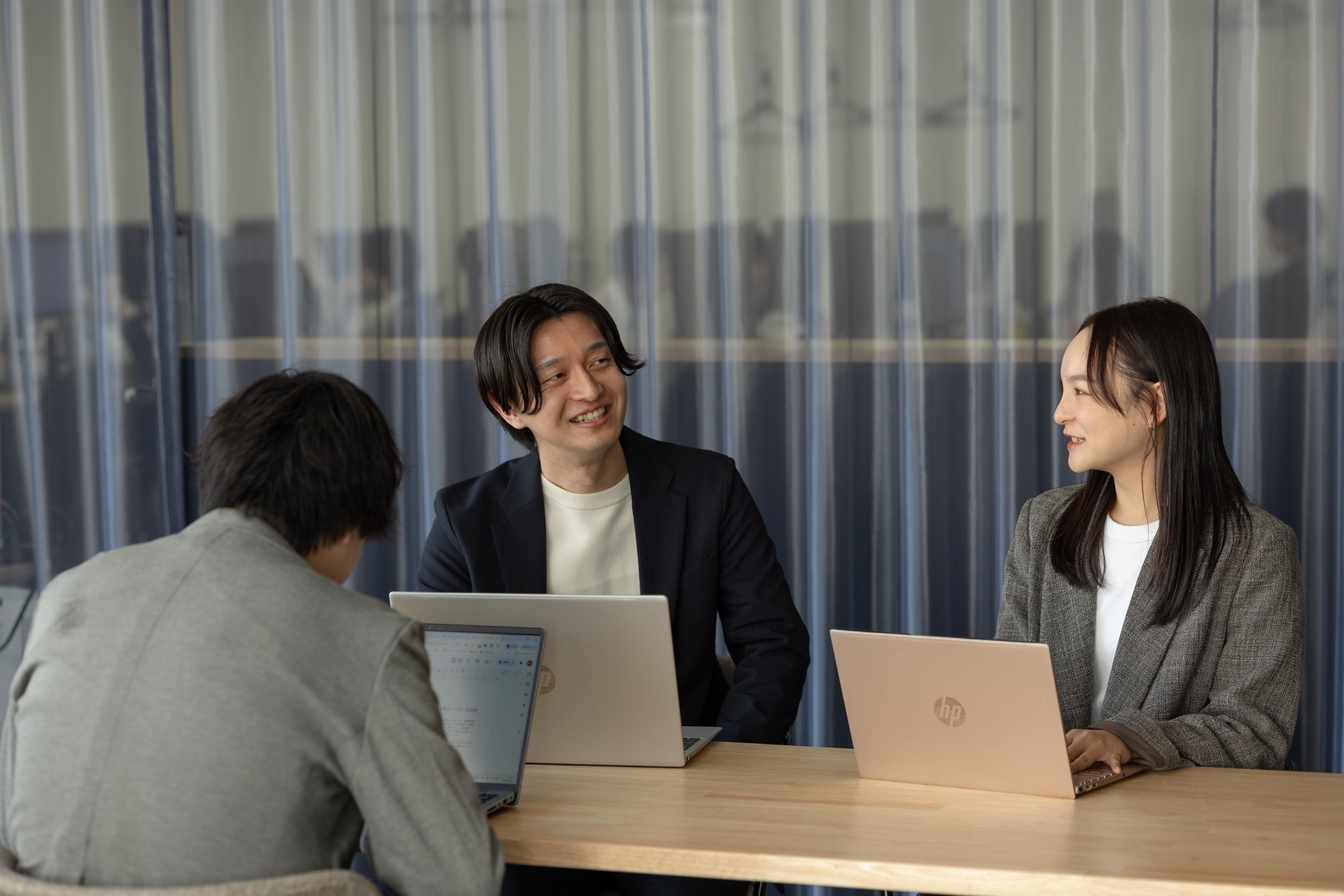 キャリア支援、クリエイター支援という成長市場で新たなスタンダードづくりに挑む同社は、新しいことにチャレンジしながらビジネスパーソンとして成長したい方には絶好の環境だ。