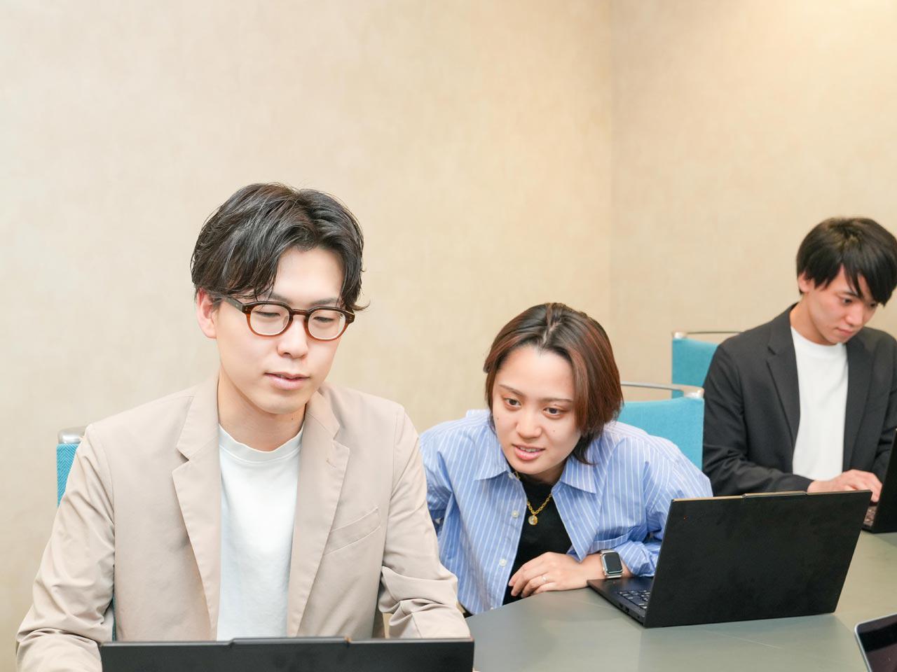 社員を大事にする社風も魅力的で、リモートワークOKだが「通いたくなる楽しい会社」を目指す。