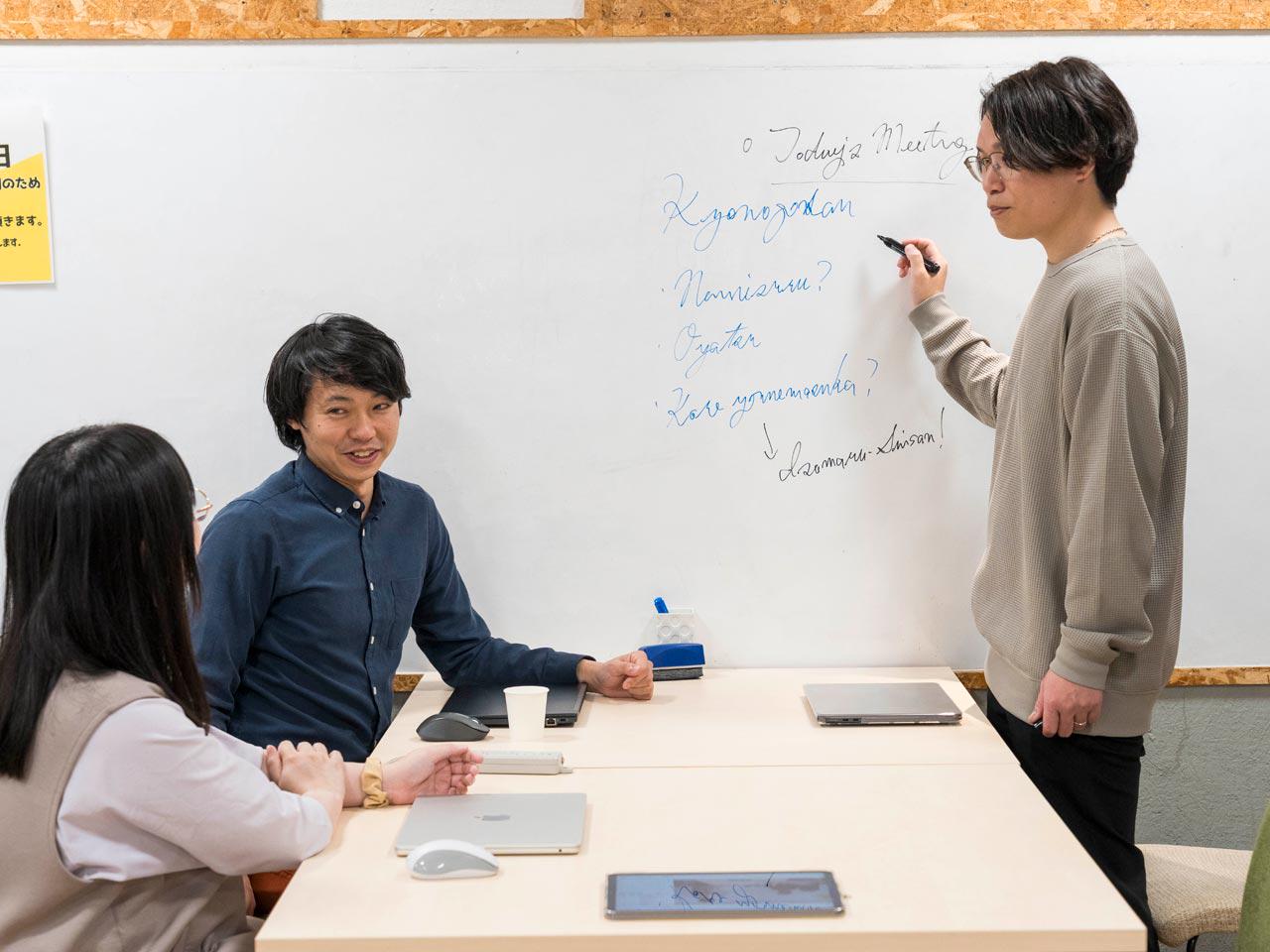 2025年6月にリリースした二つ目の自社プロダクト『タグっと』は、図面、技術文書、過去トラといった膨大な社内データから、開発・設計に必要な情報を瞬時に“手繰り”寄せる設計支援AIエージェントである。