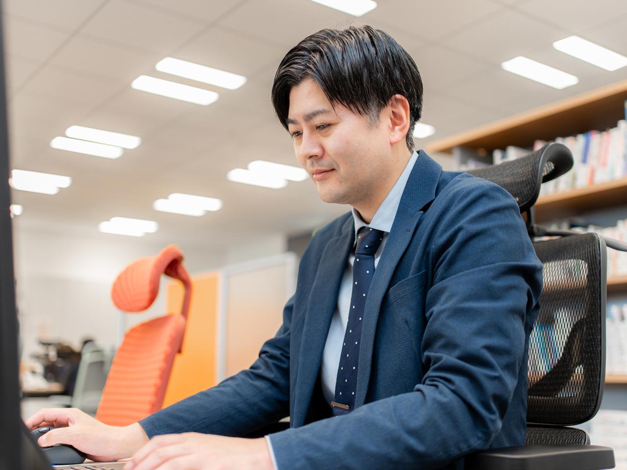 ①システム導入以前の“業務改革”②全社員が使用するフロントシステムとしての“使いやすいプロダクト”③導入後の環境変化に対応し、“永続的に使い続ける支援”を三位一体として提供している点が強みである。これにより、三菱商事における30年以上の利用等、数々の大手企業を支援。