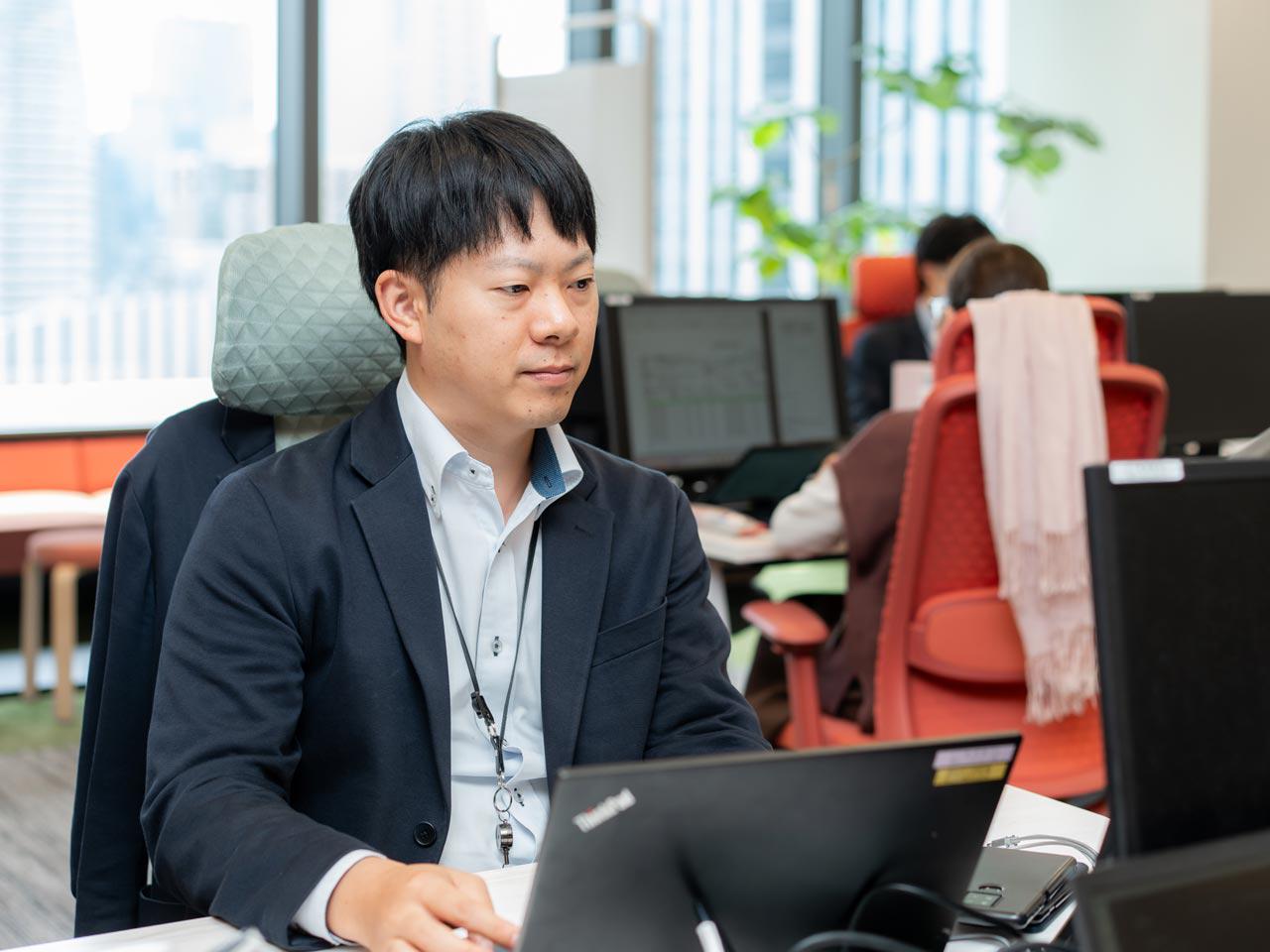 同社では、自社開発プロダクトとして、大手企業向けパッケージの『CuBeシリーズ』や、中堅中小企業向けSaaSの『GooooN』（グーン）を提供。