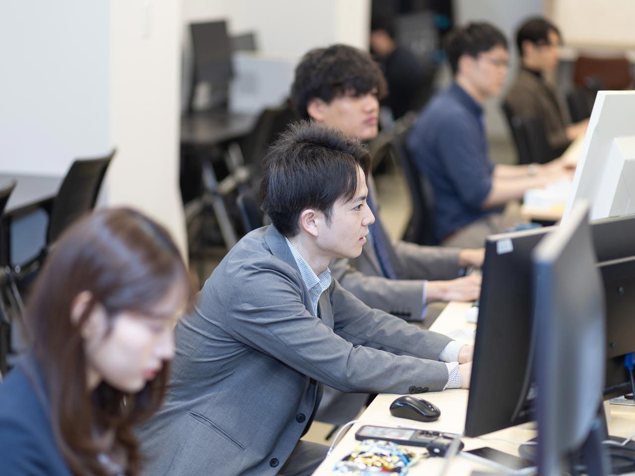 同社は、本気でエンジニアになりたい人がエンジニアを目指せる環境を整える。