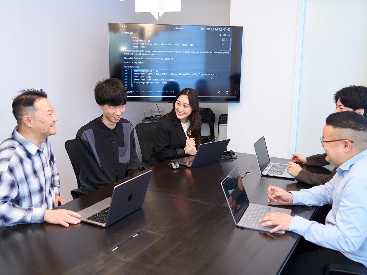 「新規事業を始めるとしても、長い目で見た社会貢献を意識していきたいと考えています。一過性のニーズに応えるのではなく、『本当の意味で社会へ価値を提供できるものは何か』を見つけ出し、それをこのメンバーで実現したいです」（戸邉氏）