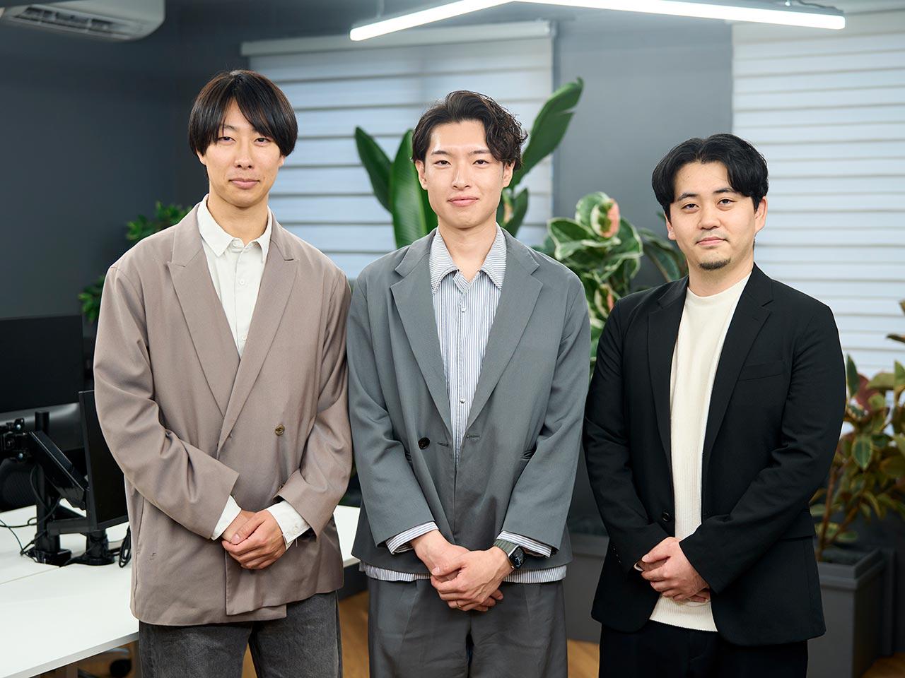 代表とマネージャー陣。
エンジニアリンググループマネージャーの石田氏（左）は同社立ち上げ4ヶ月後に入社。「育児と両立しながら経営目線での業務も経験させてもらっていて、楽しい」と語っている。