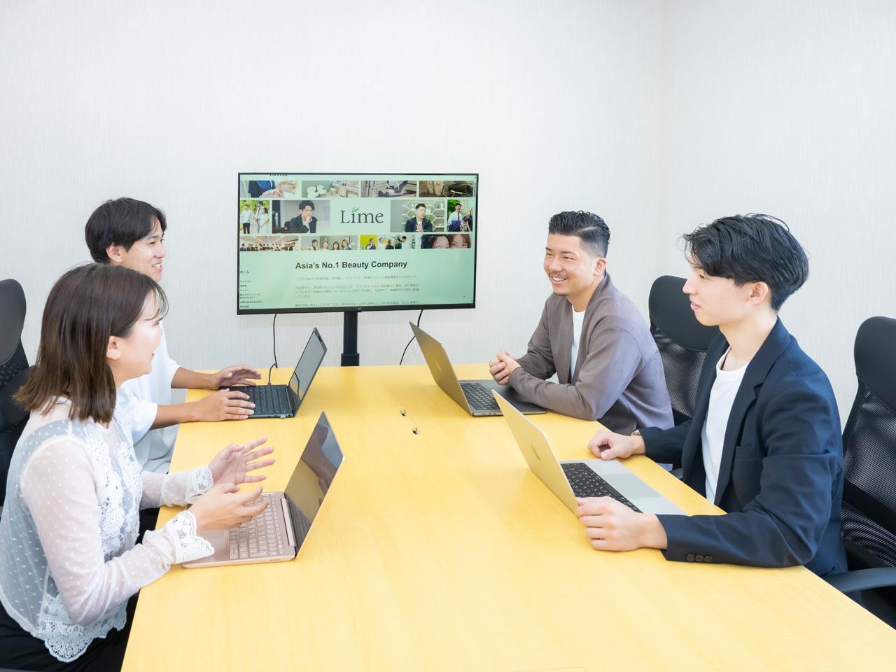 店舗スタッフの技術力の高さも、他のサロンが1～2週間しか行わない研修を4週間、じっくり行う等して注力。