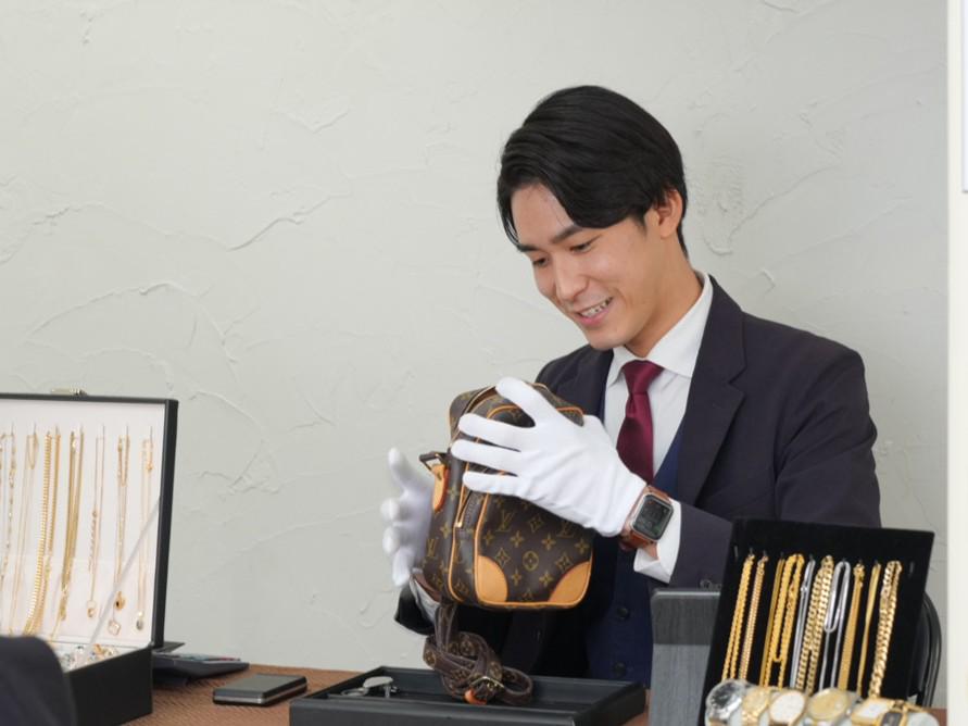 事業内容：リユース・催事買取事業