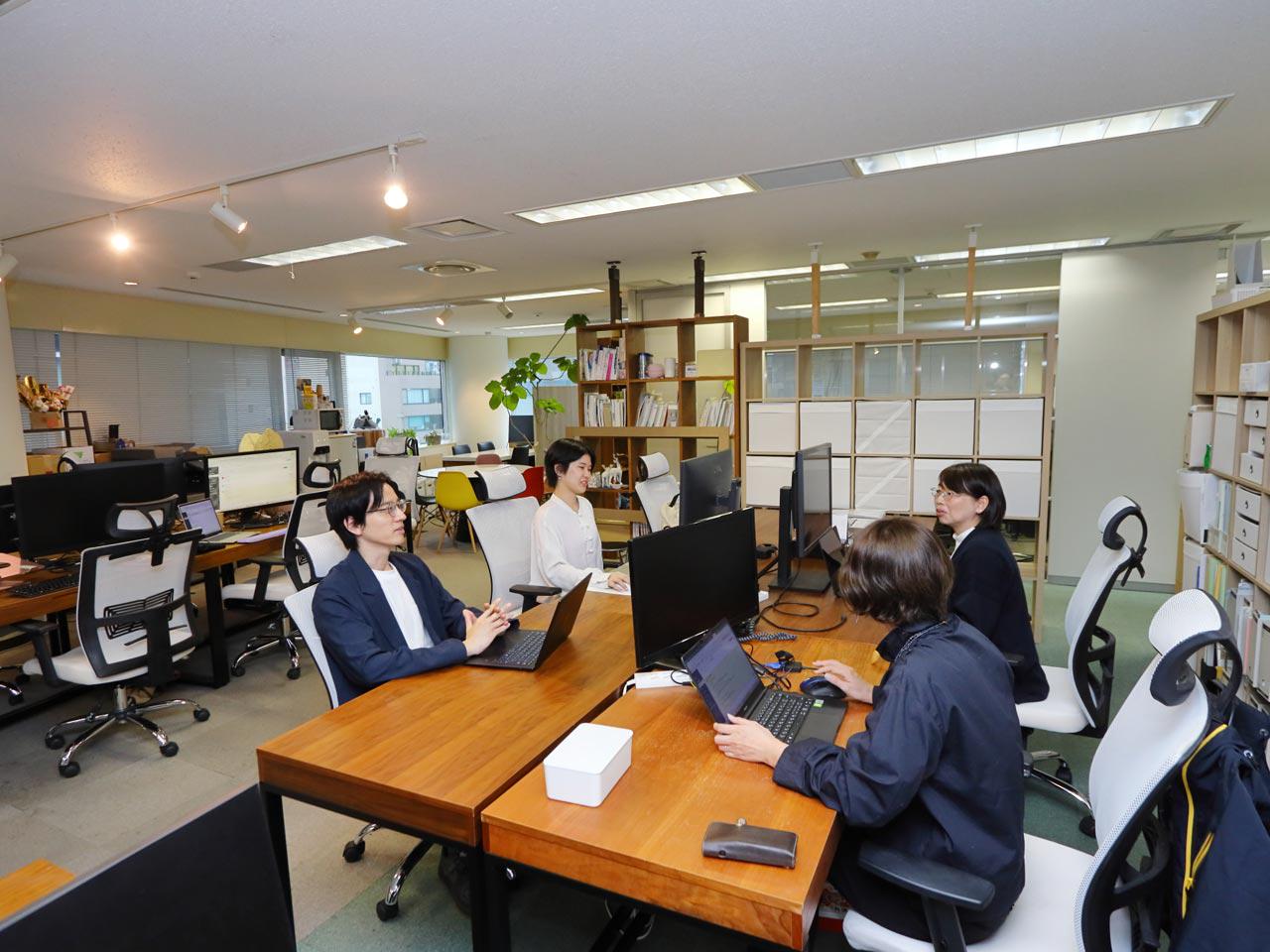 近年は、単独データでは把握できない横断的レポートの視覚化を実現する『INTEGRAM（インテグラム）』や、サイト内検索エンジン「NaviPlusサーチ」の高性能テンプレート『ACCELEM（アクセラム）』等、ソリューション開発にも積極的に取り組んでいる。