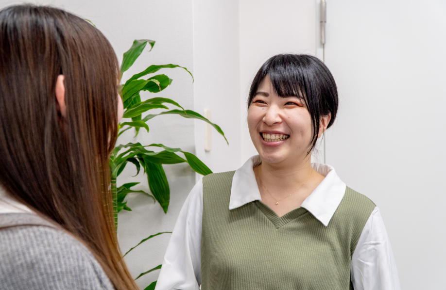 「顧客と対話できるエンジニア」として、会話を重ねながら、本当に解決すべき課題は何かを見極めることを大切にしています。
要件をそのまま受け取るのではなく、目的や背景まで踏み込んで理解し、価値につながる形でシステムを設計・開発しています。