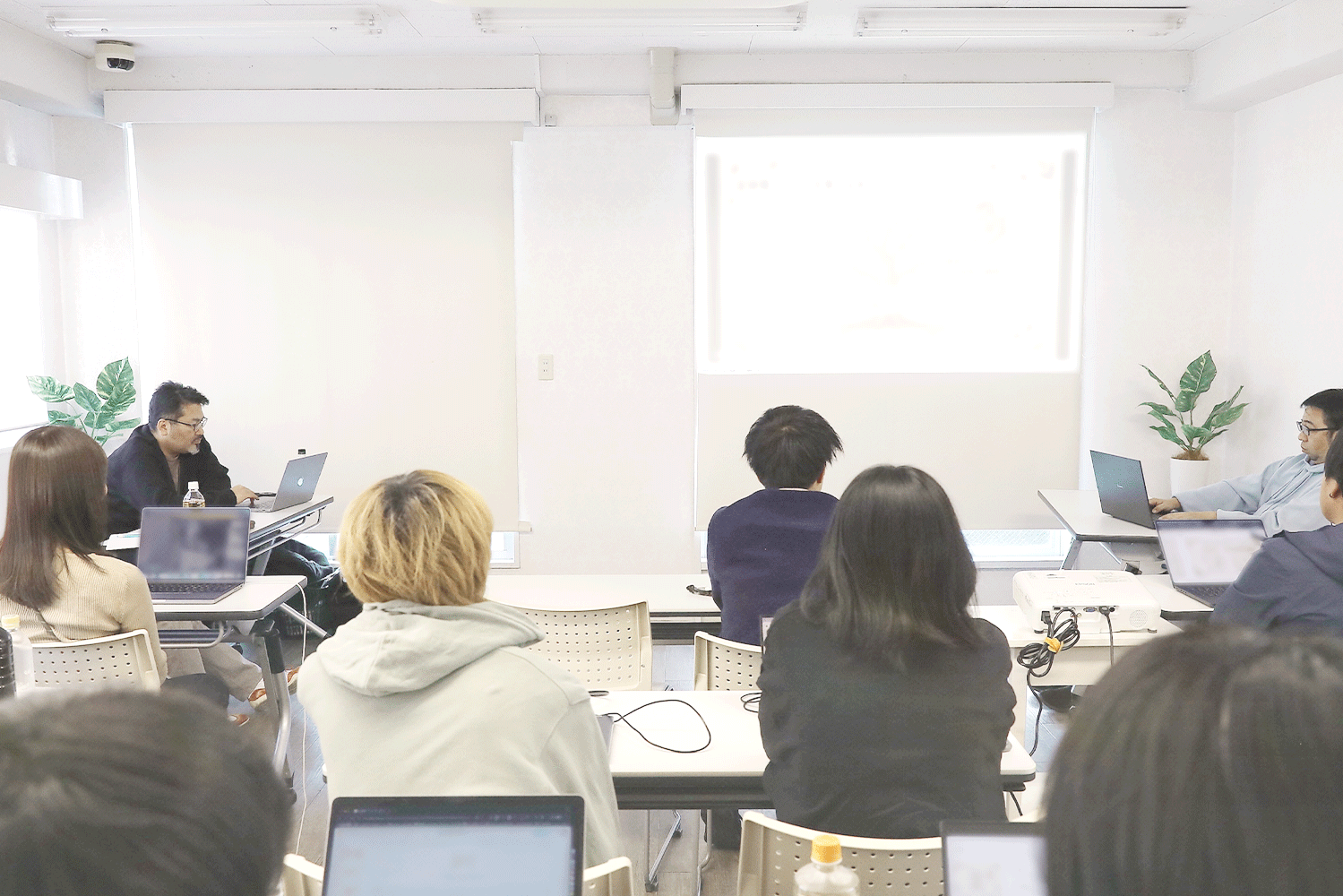 JAM独自の研修制度。
堅苦しい研修をしても身にならないことが多く、当社は「全員が楽しく研修をする」ことを絶対的なルールにしている。
研修後にはレクリエーションとしてBBQしたりキャンプしたりで、その日を笑って終わることを心掛けている。