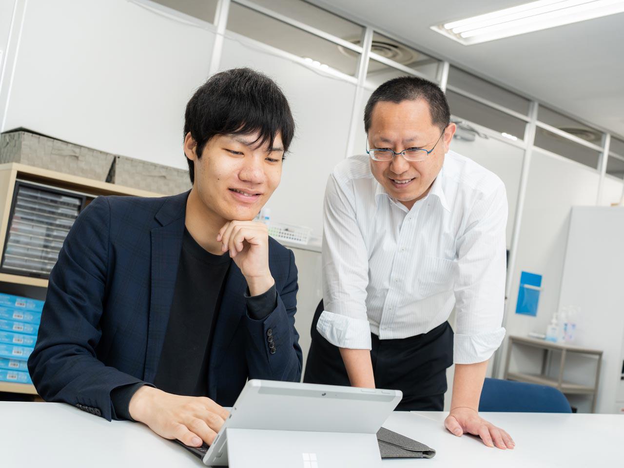 独自プロダクトは、AI等の技術力を生かしてプロによるゴルフレッスンアプリ『ProGoAI』を開発・リリース。