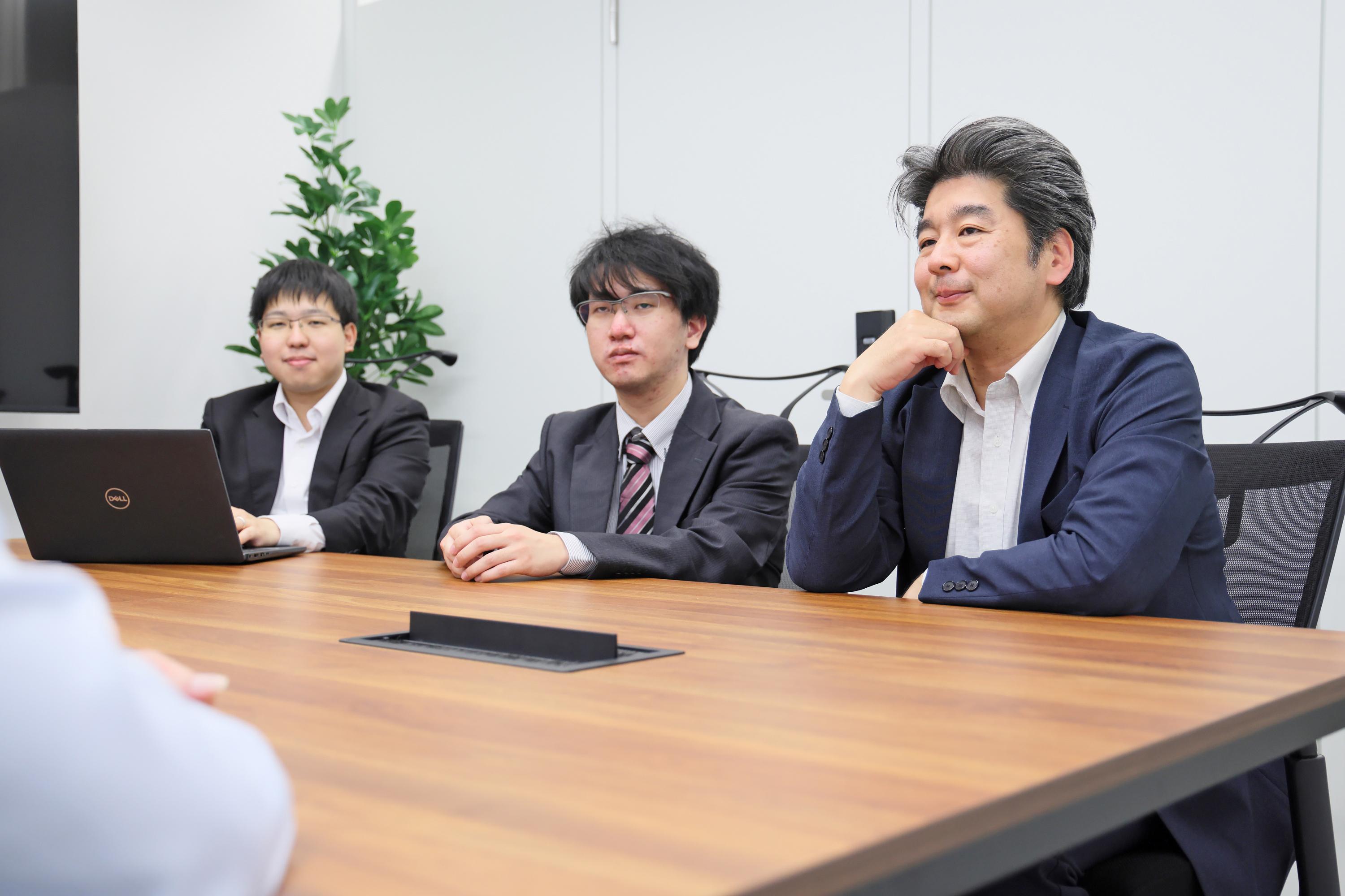 同社が得意としているインフラ構築においては、特にLinuxのサーバー構築に強みを発揮。カーネルパラメータのチューニングから、カーネルのリコンパイルまで対応可能なほど精通している。
