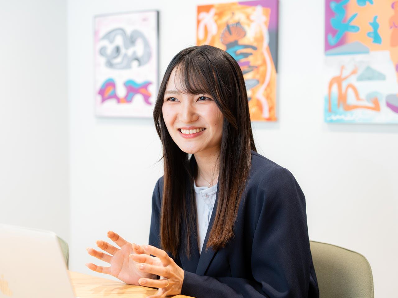 主力サービスの人材採用支援では、採用コンサルティング会社と採用サイト制作会社の中間的な立ち位置と機能を備えている点が大きな強みである。