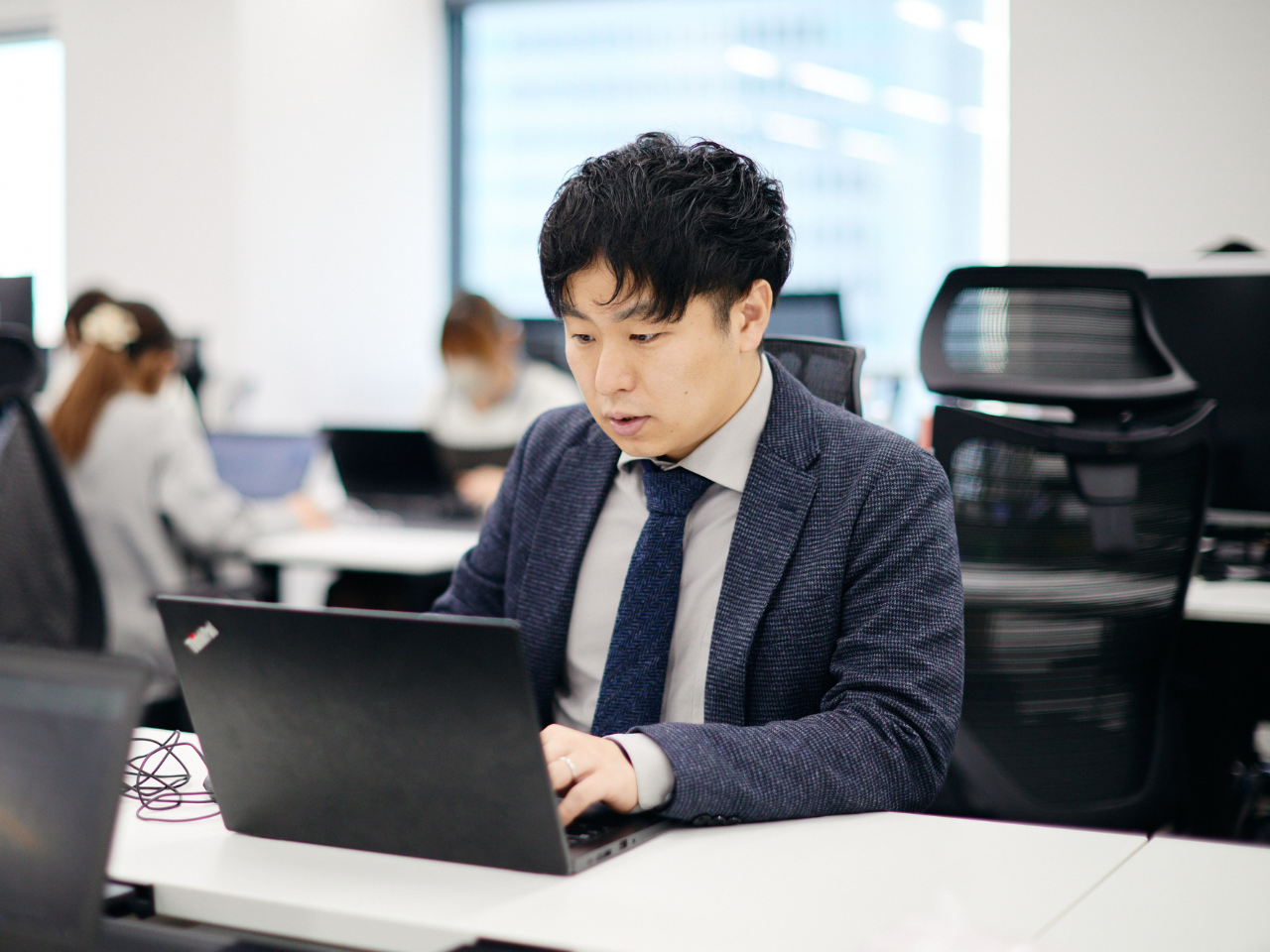 同社で働くメンバーは、受け身になることはなく、オーナーシップを持ち、自らの成長にコミットできる人が多いです。圧倒的に成長できる環境です。