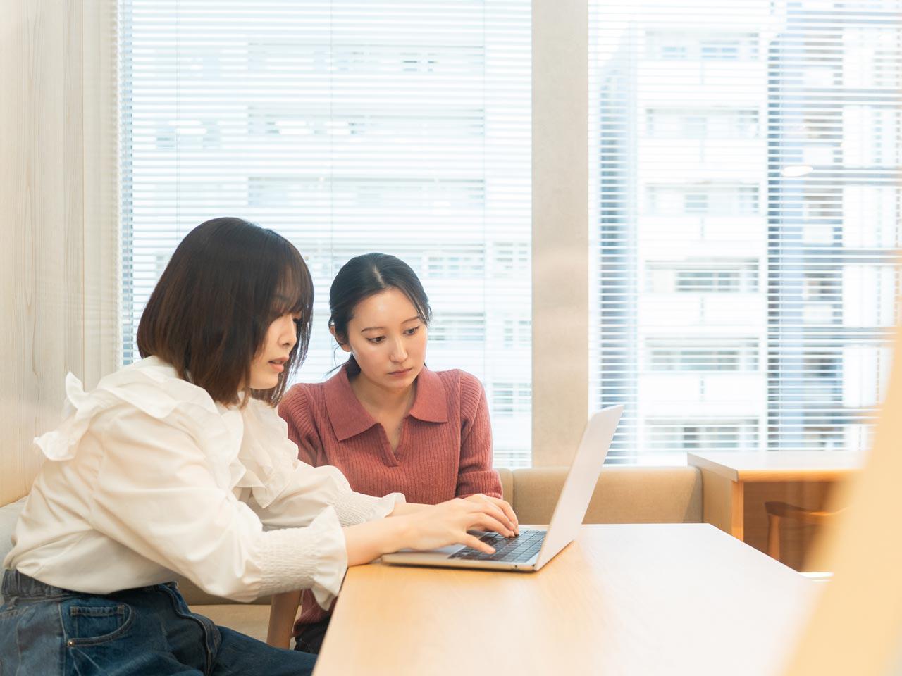 特徴的なのは、日々の運用を通じて顧客の事業に深く入り込んでいることである。「お客様先の社員以上に、お客様のことを考える」という同社。