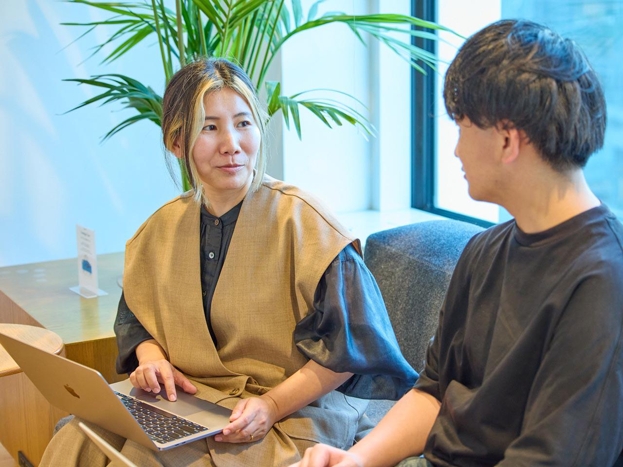 同社が求める人物像は、第一に、ユーザーや社会に価値を届けたいという思いを持っていること。第二に、自分の考えを持ち、オーナーシップを持って動けること。第三に、短期的な成果だけでなく、中長期で信頼を積み上げる誠実さを備えていることだ。