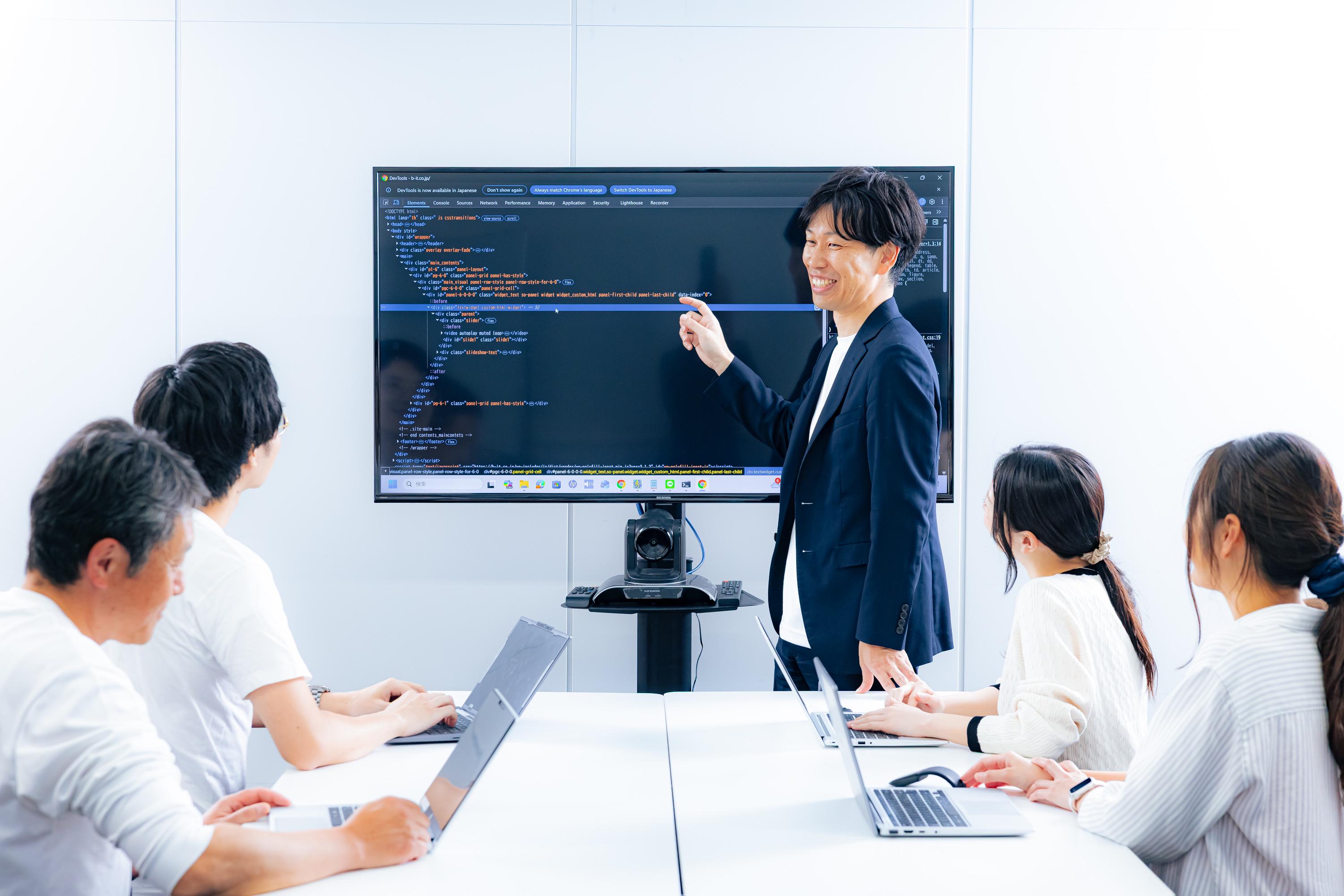 システム開発を基幹として、アウトソーシング、インフラソリューション、ハードウェア、電気通信工事、電子出版等、幅広い事業を展開し、成長を続けている同社。