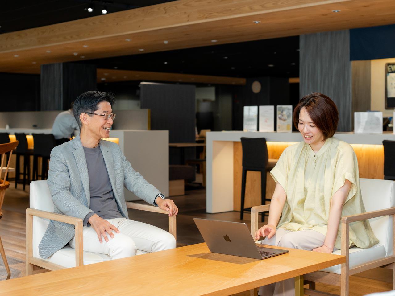 代表取締役CEOの清水剛氏を含め4名の小さな組織。