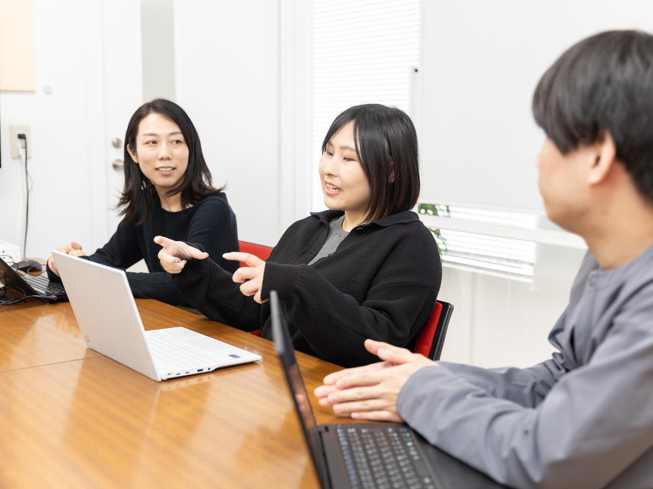 かなりの自由度と裁量ある環境で仕事ができるということもあり、同社で活躍している社員は主体性を持って仕事に取り組むことができ、技術に対する貪欲さを持ち合わせているという。