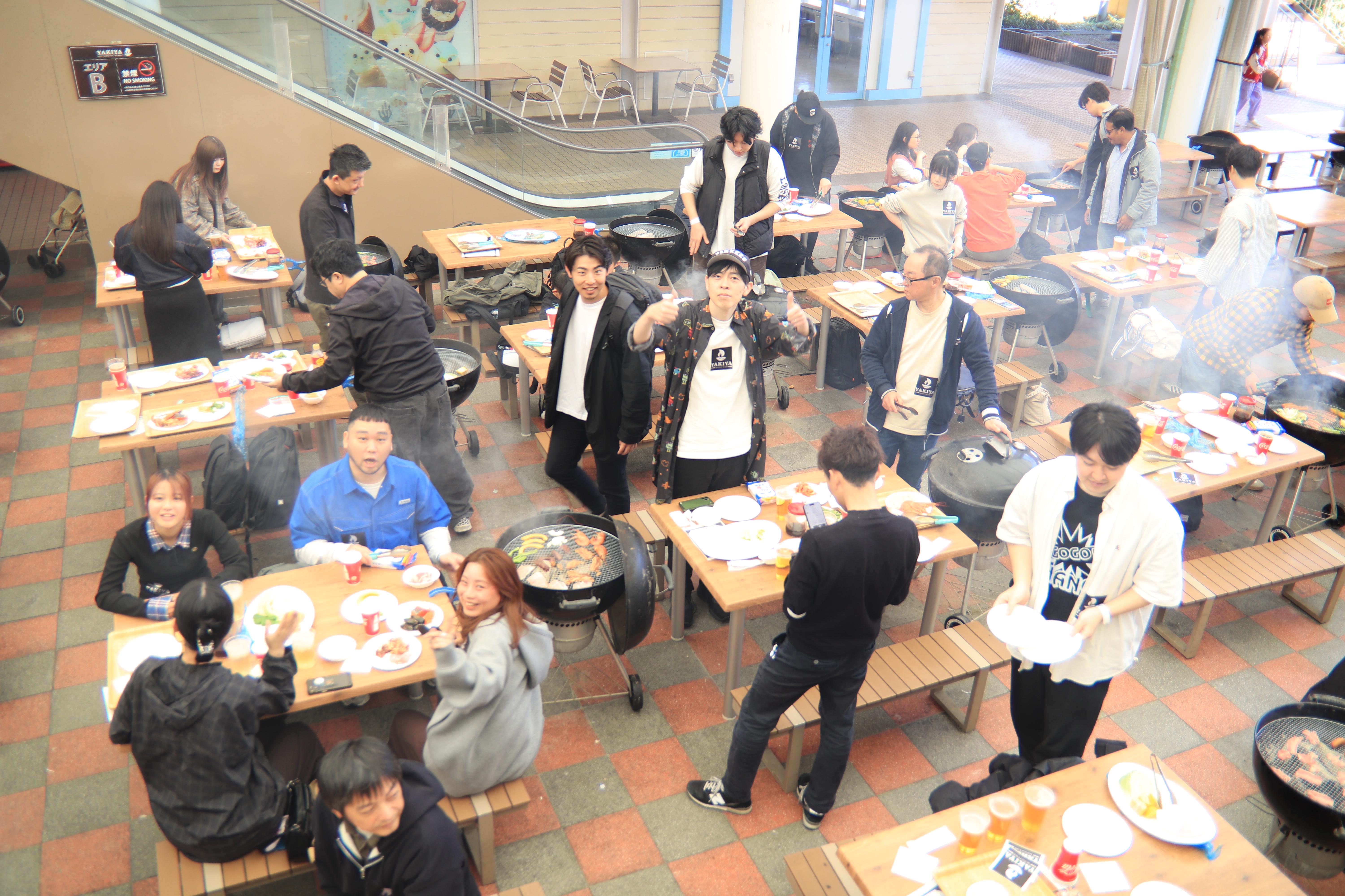 毎年4月には、全員で創業記念のBBQへ。