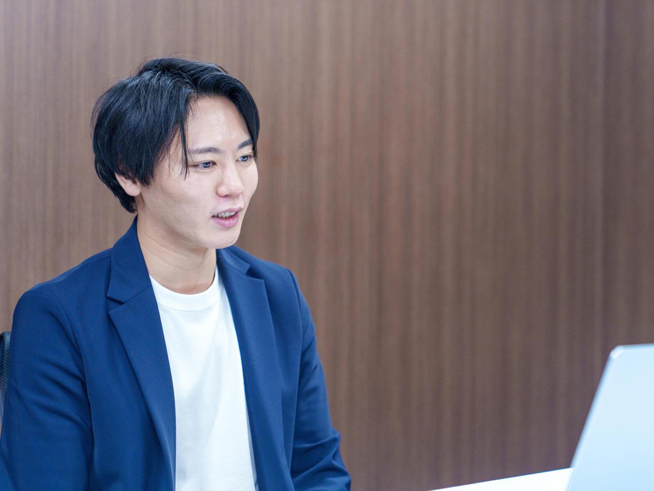 「常識にとらわれない」ためにも、職種の垣根なくオールラウンドに携わる体制でクライアントに伴走し、プロジェクトを推進することが特徴であり強みとなっている。
