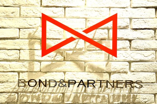 コーポレートロゴは、絆を意味しています。