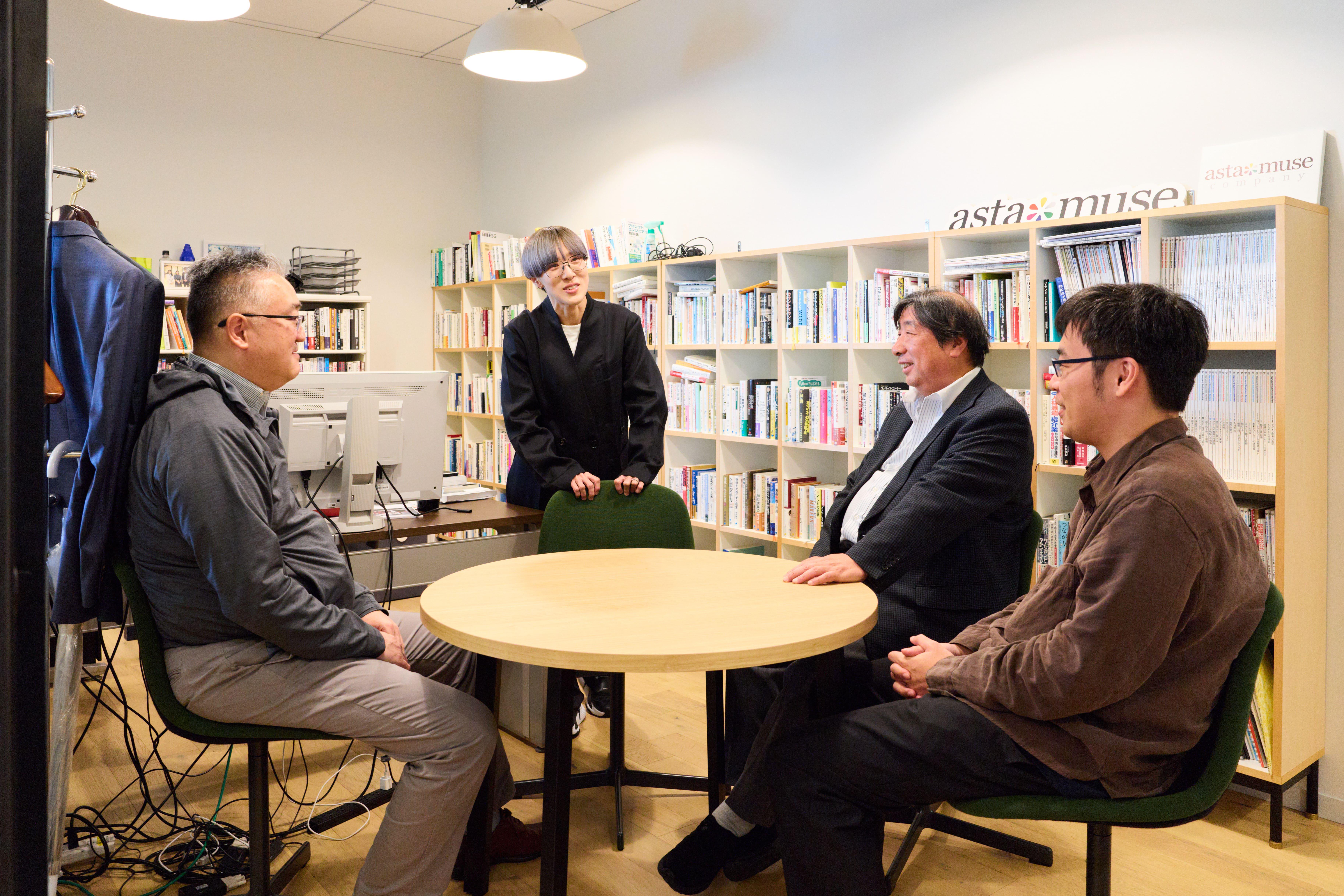 社員数50名程度の規模で階層が少なくスピード感のある組織です。代表との距離も近く、立場・年齢関係なく、活発なディスカッションが頻繁に行われています。