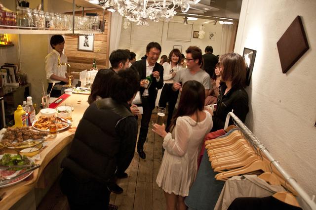 5周年記念パーティーの様子。取引先の方にもお越し頂き盛況でした。