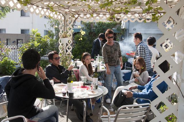 オフィスビルの屋上でBBQをすることも。