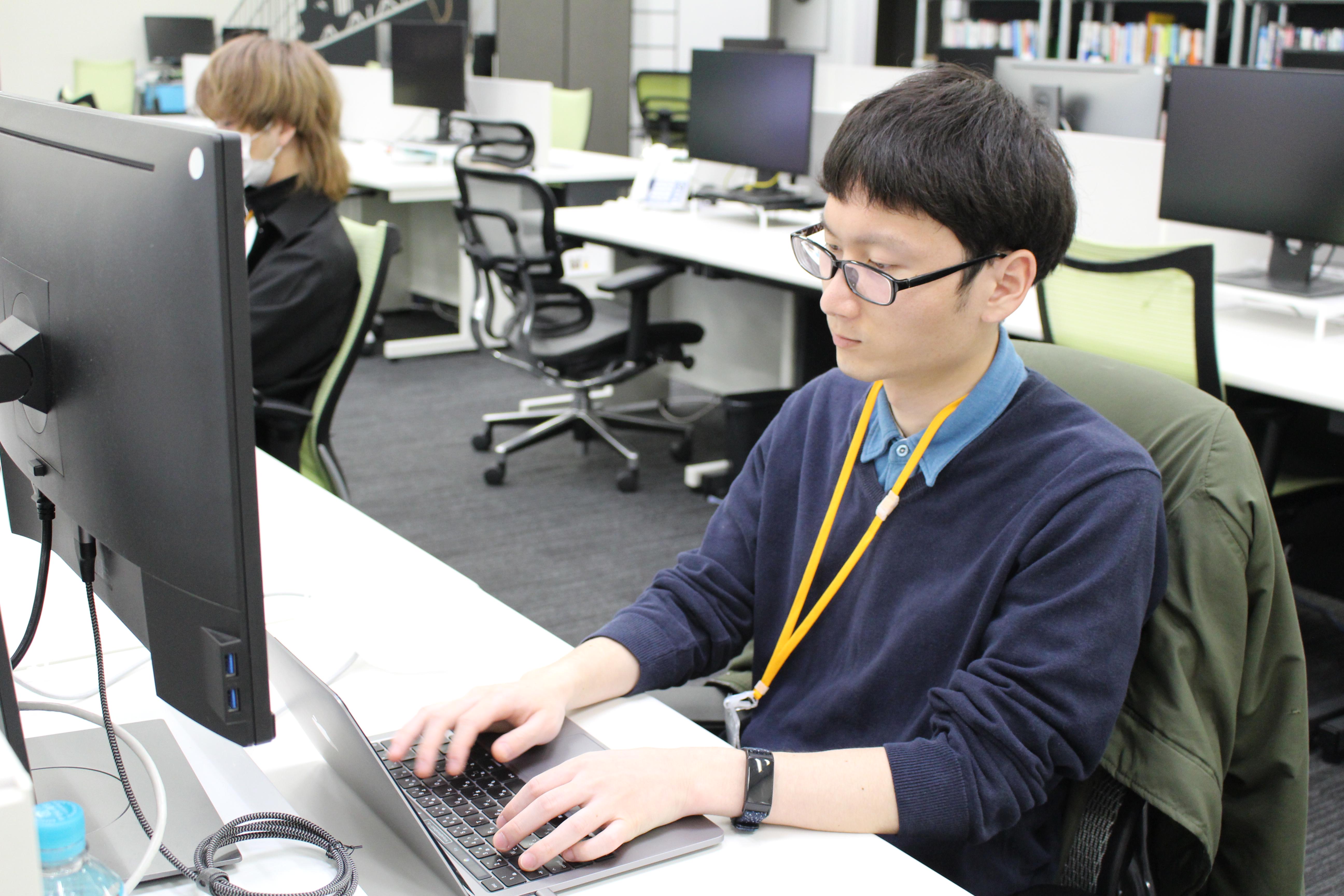 同社の方針として、常駐の案件は一切なく、全て自社で業務を行なっている。