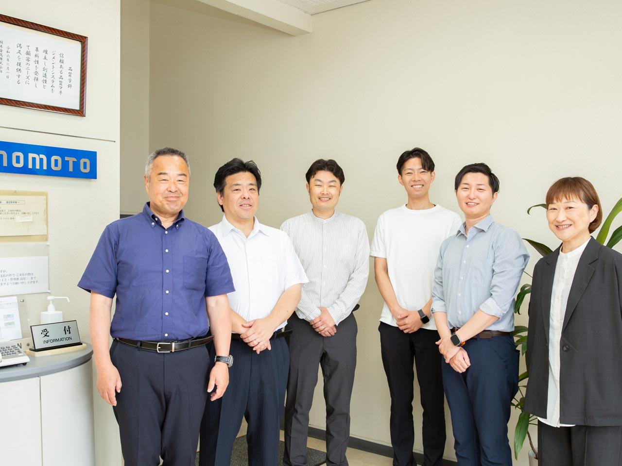 同社は大阪府東大阪市の金物団地に本社を構え、階段手すりやオイルガード、ドアノブといった住宅金物に加え、保育園等の施設用建具を扱うOEMメーカーである。