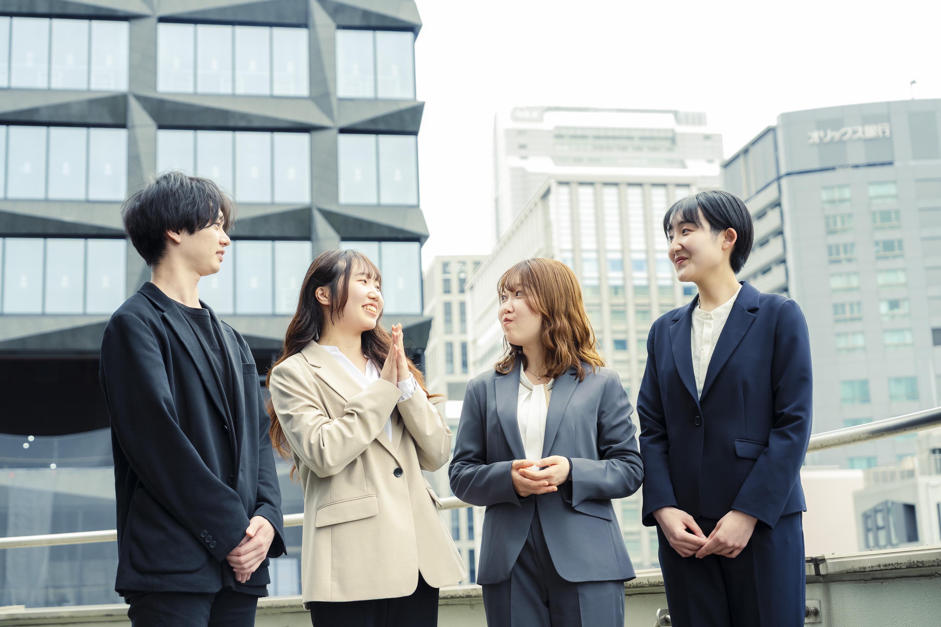 パフォーマンスを引き出す働き方へ

どんな働き方であれば自分の強みを最大発揮できるのか自ら考えて、実践できる環境がサイダスにはあります。
距離や時間に縛られることなく同じ熱量やクオリティで働くことができるプロフェショナル集団を体現します。