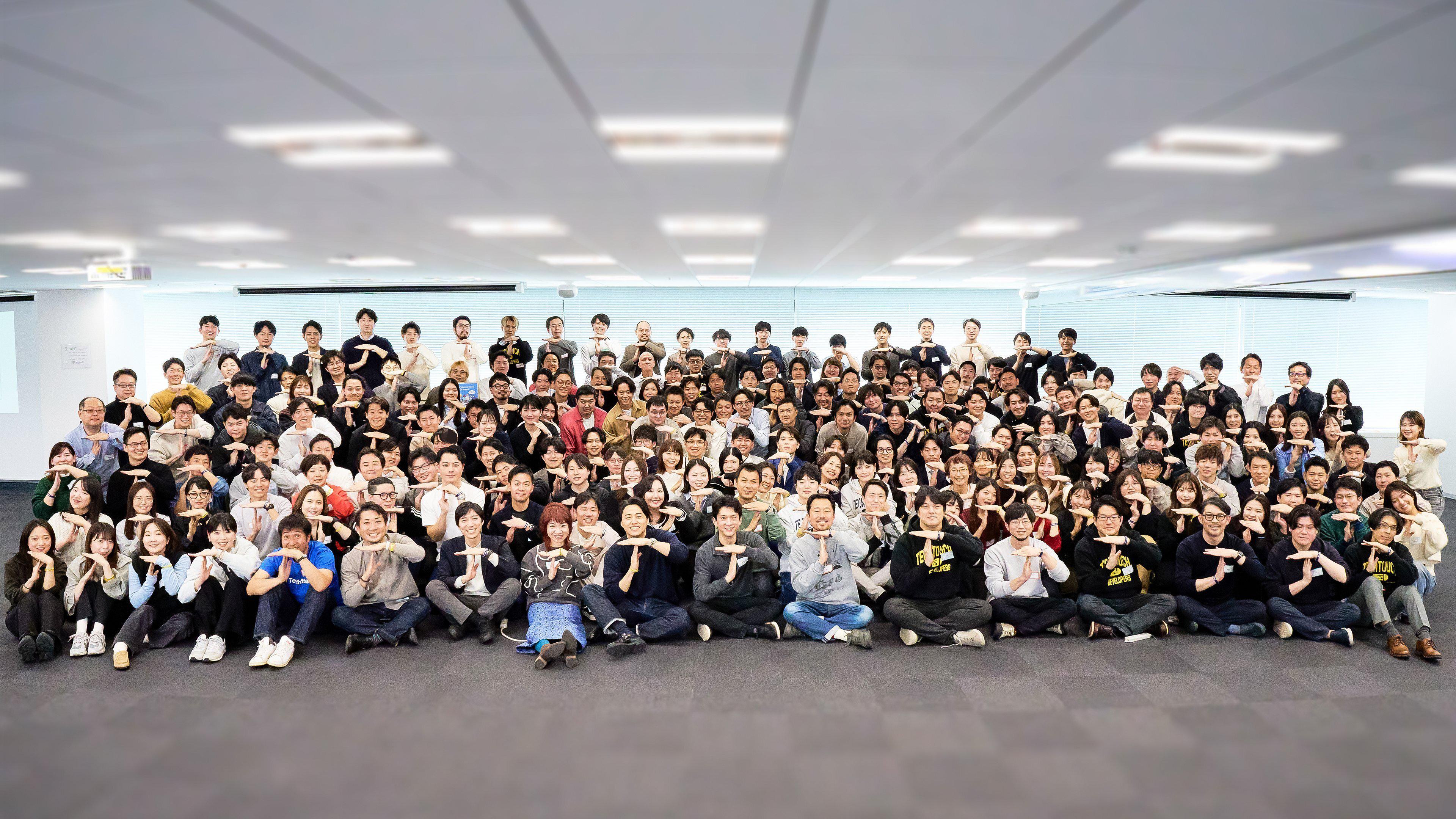 One big family, Techtouch　全社イベントの集合写真。