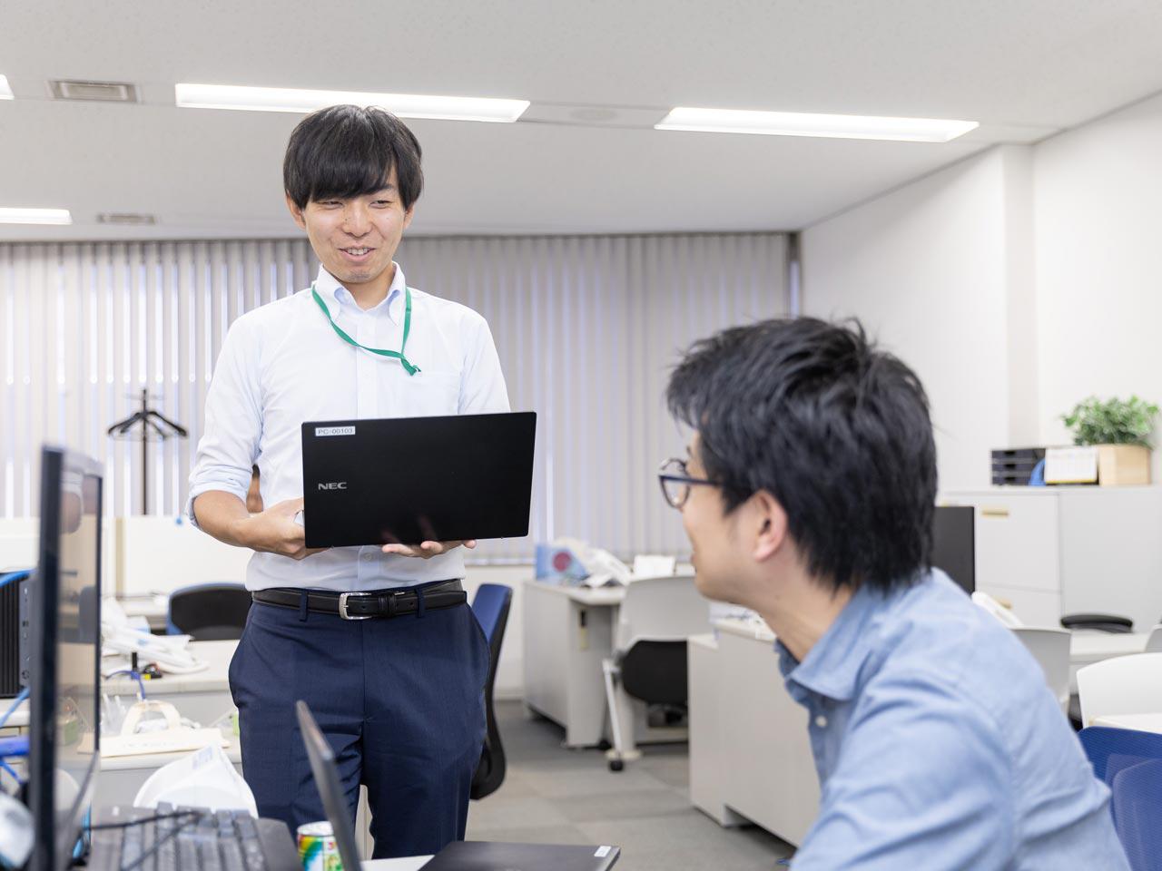 特許を取得したXML共通インターフェース『XML Generator』をはじめ、独自プロダクトの開発およびカスタマイズや周辺システムの受託開発を手掛け、顧客のほぼ100%が直取引。