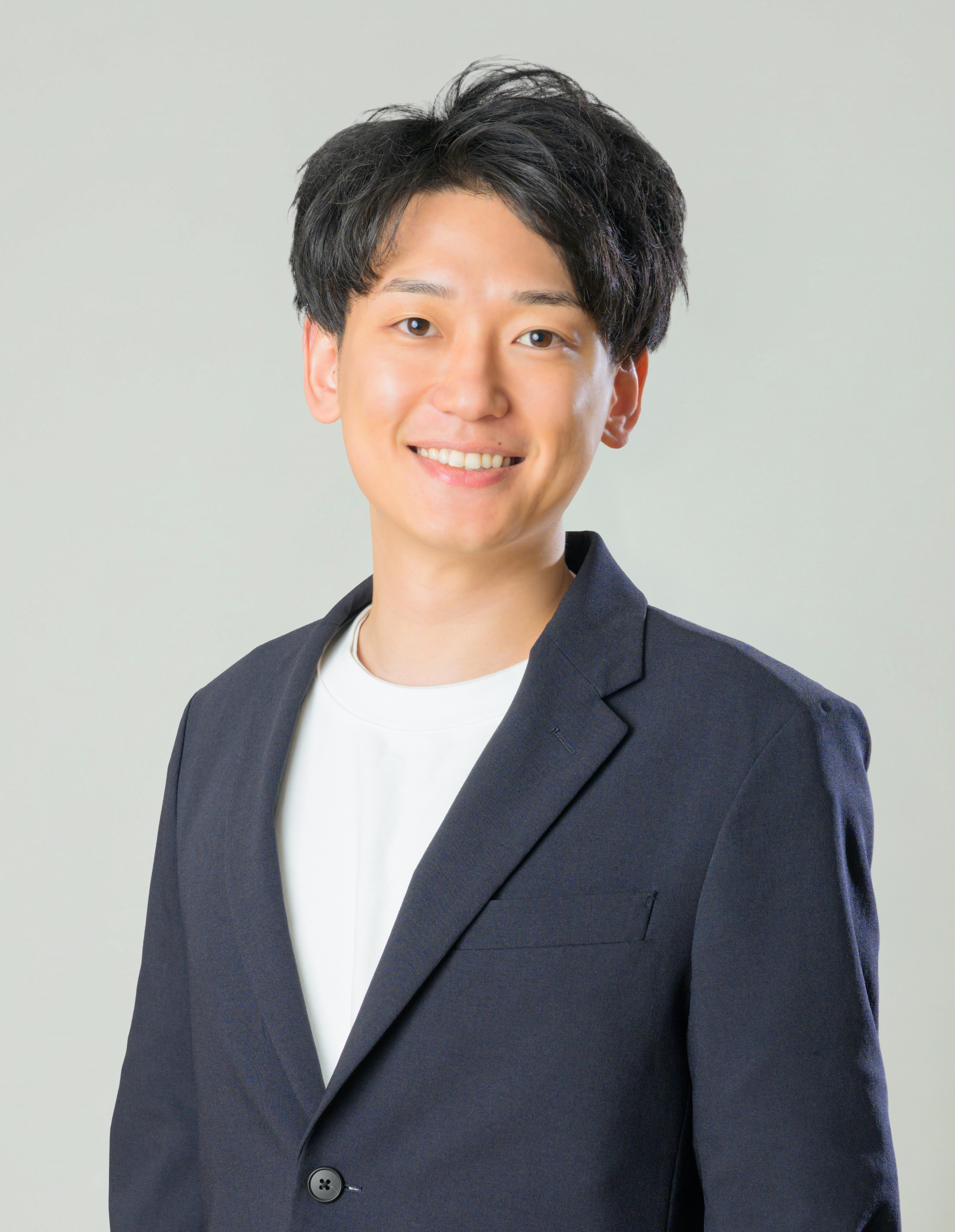 海外渡航用データ通信アプリ『trifa』を手掛ける同社。代表取締役の嘉名雅俊氏が一人で立ち上げた。