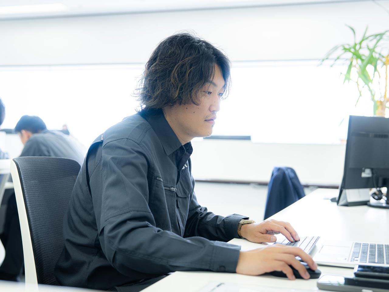 現在はますます深刻化する人手不足の問題を解決するため、生成AIを活用した業務改善に取り組んでいる。