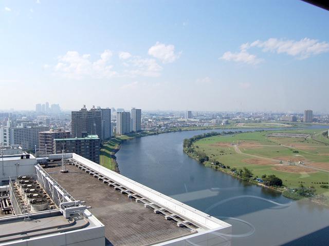 オフィスは川崎テックセンタービル18階。