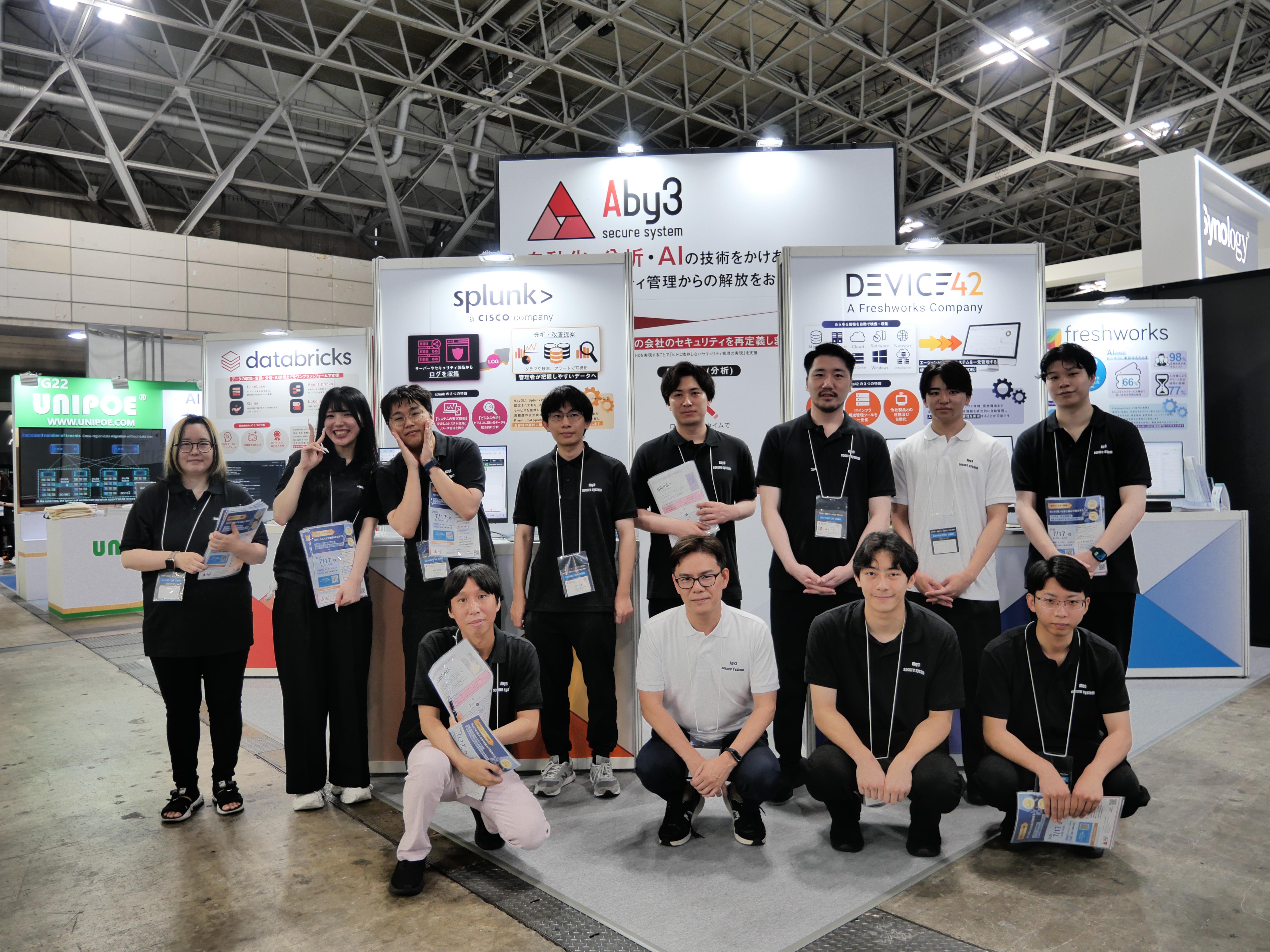 次世代のIT資産管理【Device42】は、膨大なサーバ機器やネットワーク、オペレーティングシステムやアプリケーションのライセンス状態などの情報を自動で採取して、予め定義されたサーバルームやラックの情報と紐づけて瞬時に可視化します。

またこれまで敷居が高かったサポートの体制も、日本法人のスペシャリストによる技術支援・運用支援が可能となりました。
自社ではこのような提案・開発を主に行っております。
