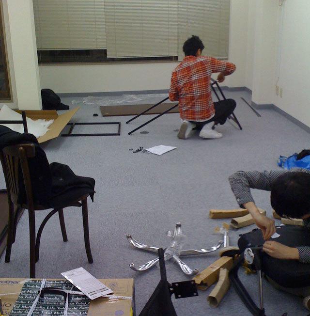 ３年前の起業時の一コマ。何もない状態からスタートした。
成長していく会社に比例して、人員の増加が必要となっている。